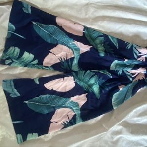 Lulu’s size extra small women’s wide leg strapless jumpsuit Capri